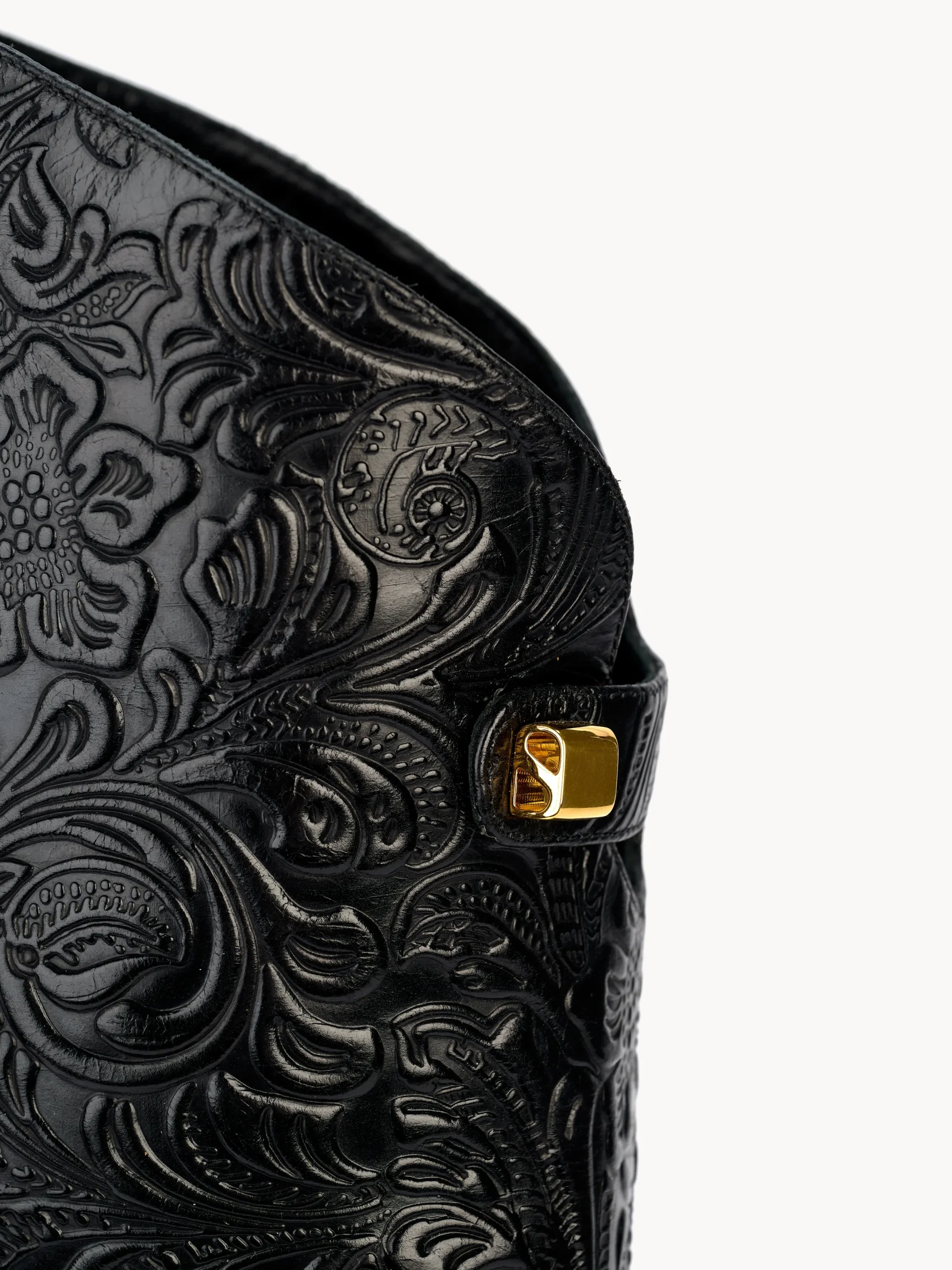 Bottes Adriana Borgia en cuir embossé floral noir et talon haut - Maison Skorpios par Adriana Abascal – Image 4