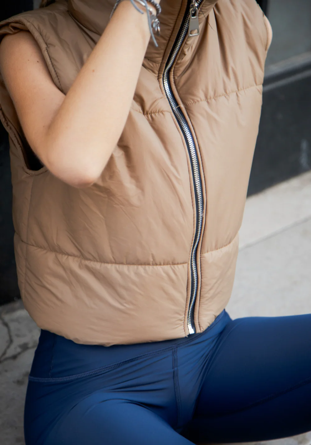 Doudoune sans manche beige – Image 3